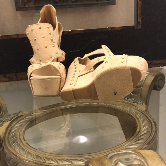 👠 Charlotte Russe Studed Wedges H45 - Picture 3 of 3